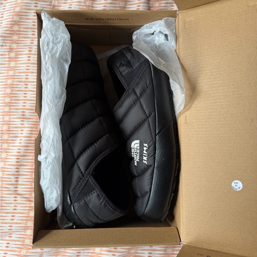 The North Face/SKIMS Women's Black Quilted Slip-Ons Size: 10
